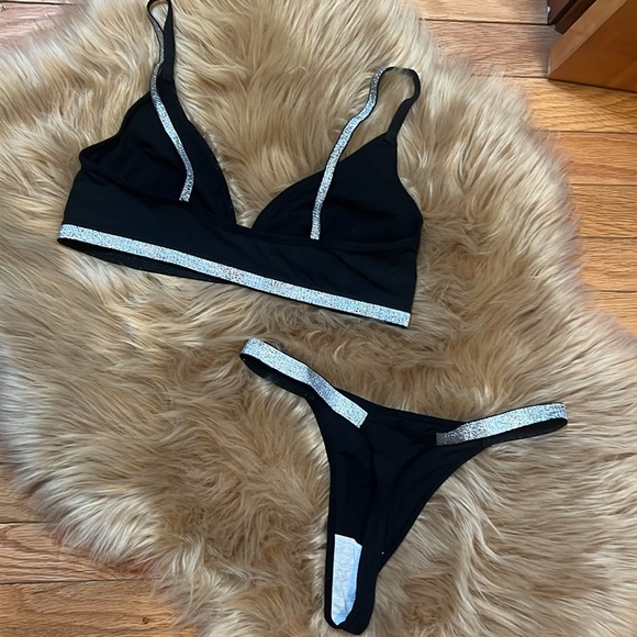 NEW❤️ Shimmering Colorblock Plunge Bra and Thong Set - Picture 9 of 12